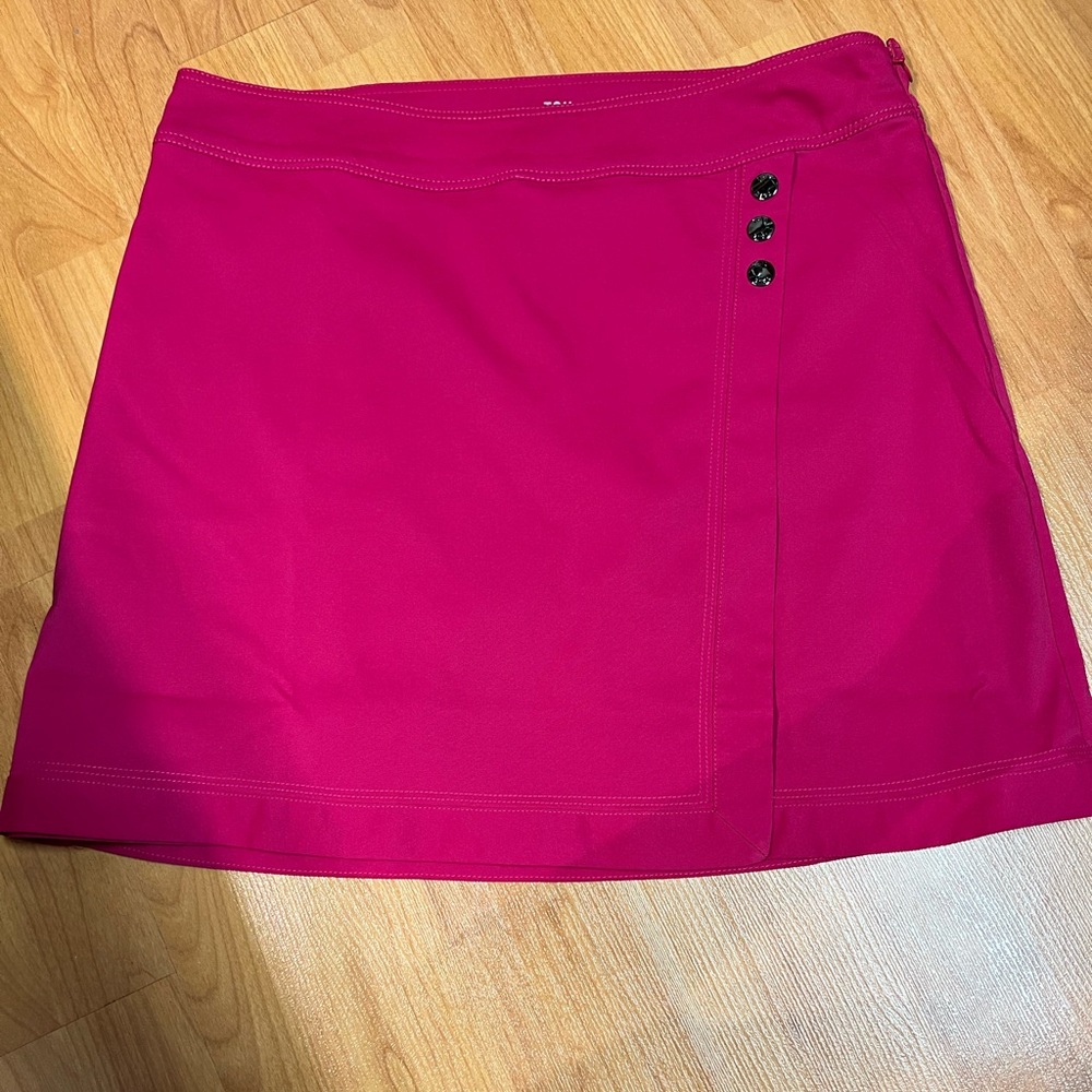 NWOT - Tail Golf Skort (US4) * Raspberry Red